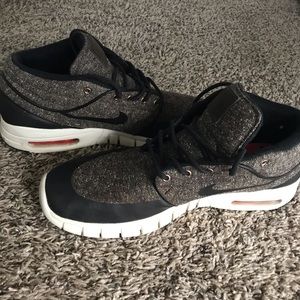 Barely worn Nike air skateboarding shoes